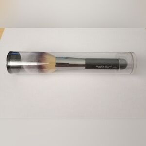 it cosmetics Heavenly Luxe Wand Ball Powder Brush No.8  $48 MSRP New